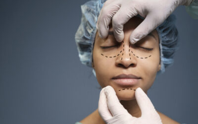 What is the difference between plastic surgeons and cosmetic surgeons?